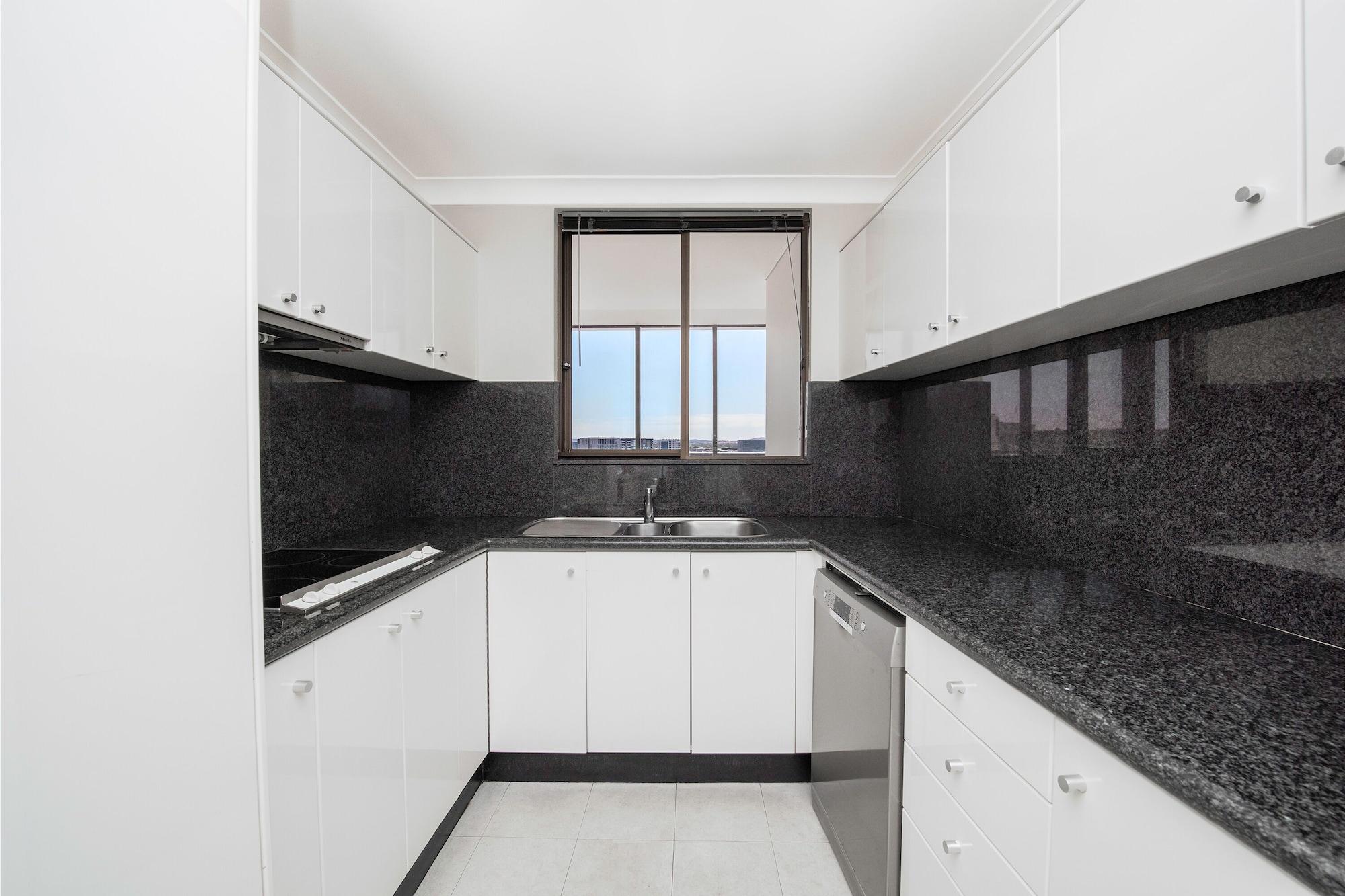 Breakfree Capital Tower Apartments Canberra Exterior photo